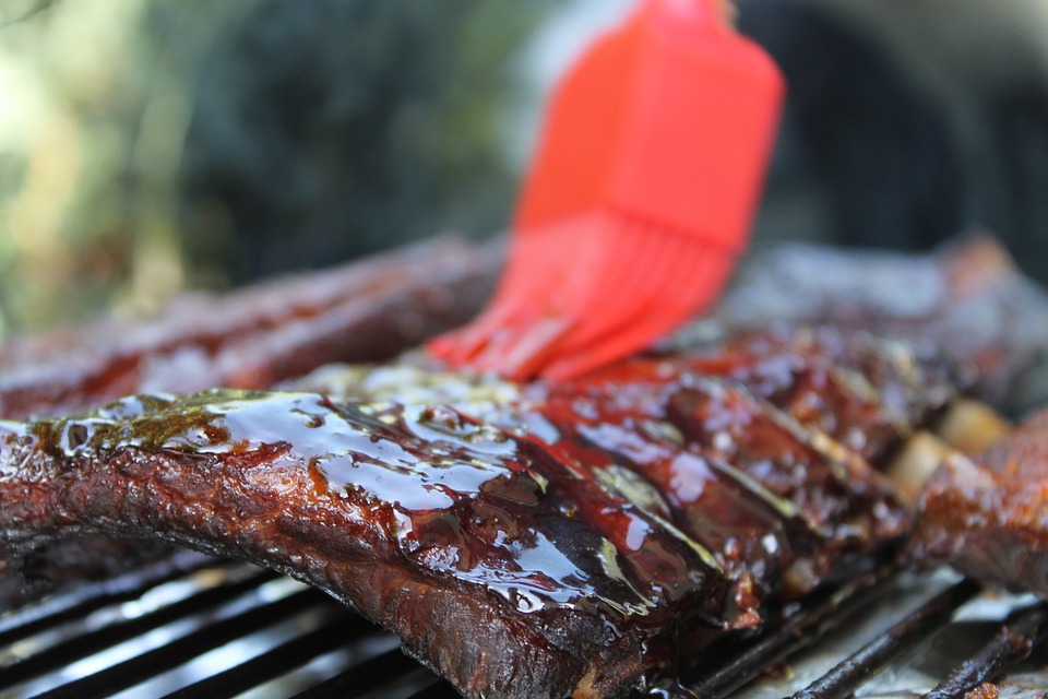 barbecue ribs on the grill
